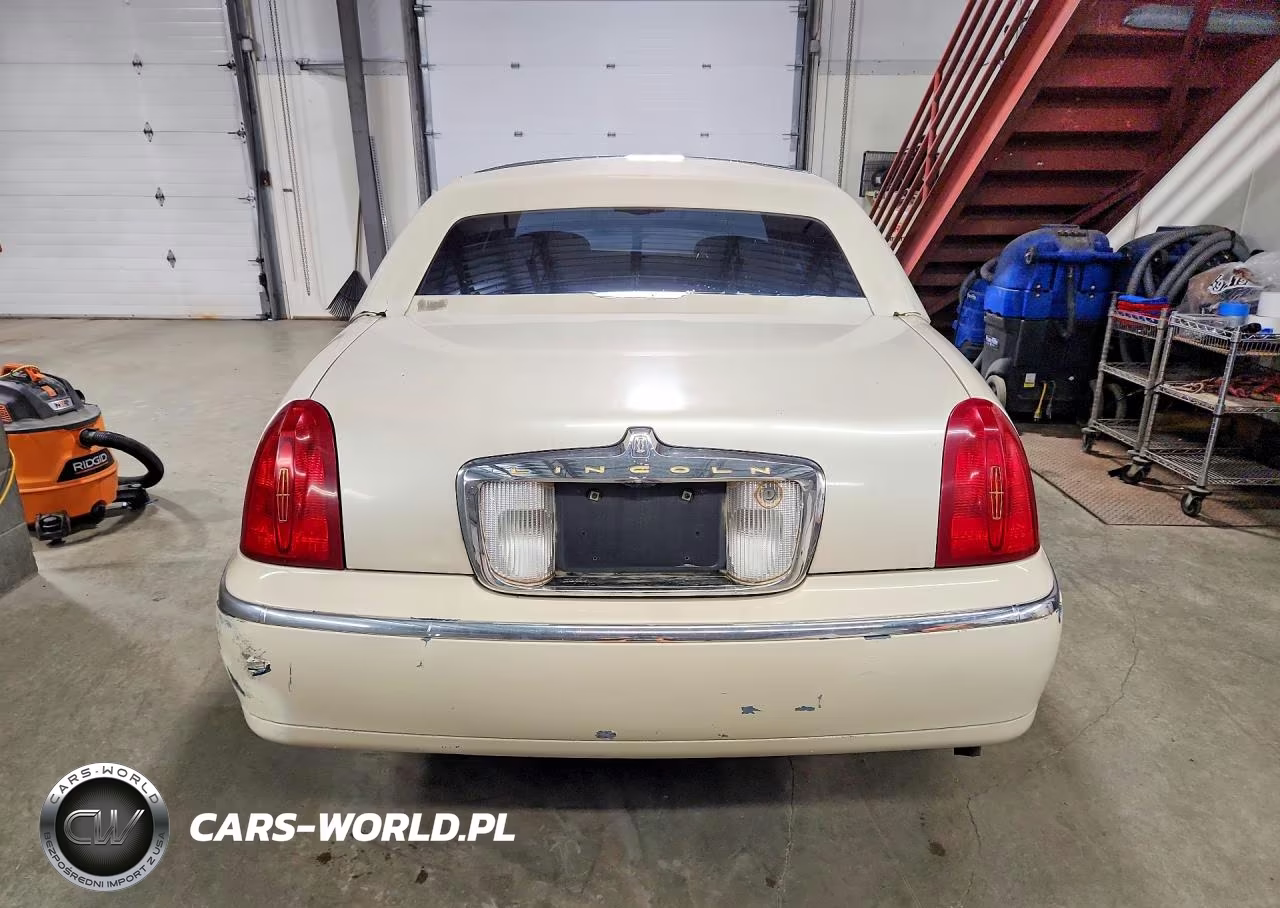 2000 Lincoln Town Car Cartier VIN:1LNHM83W1YY914126 - 6