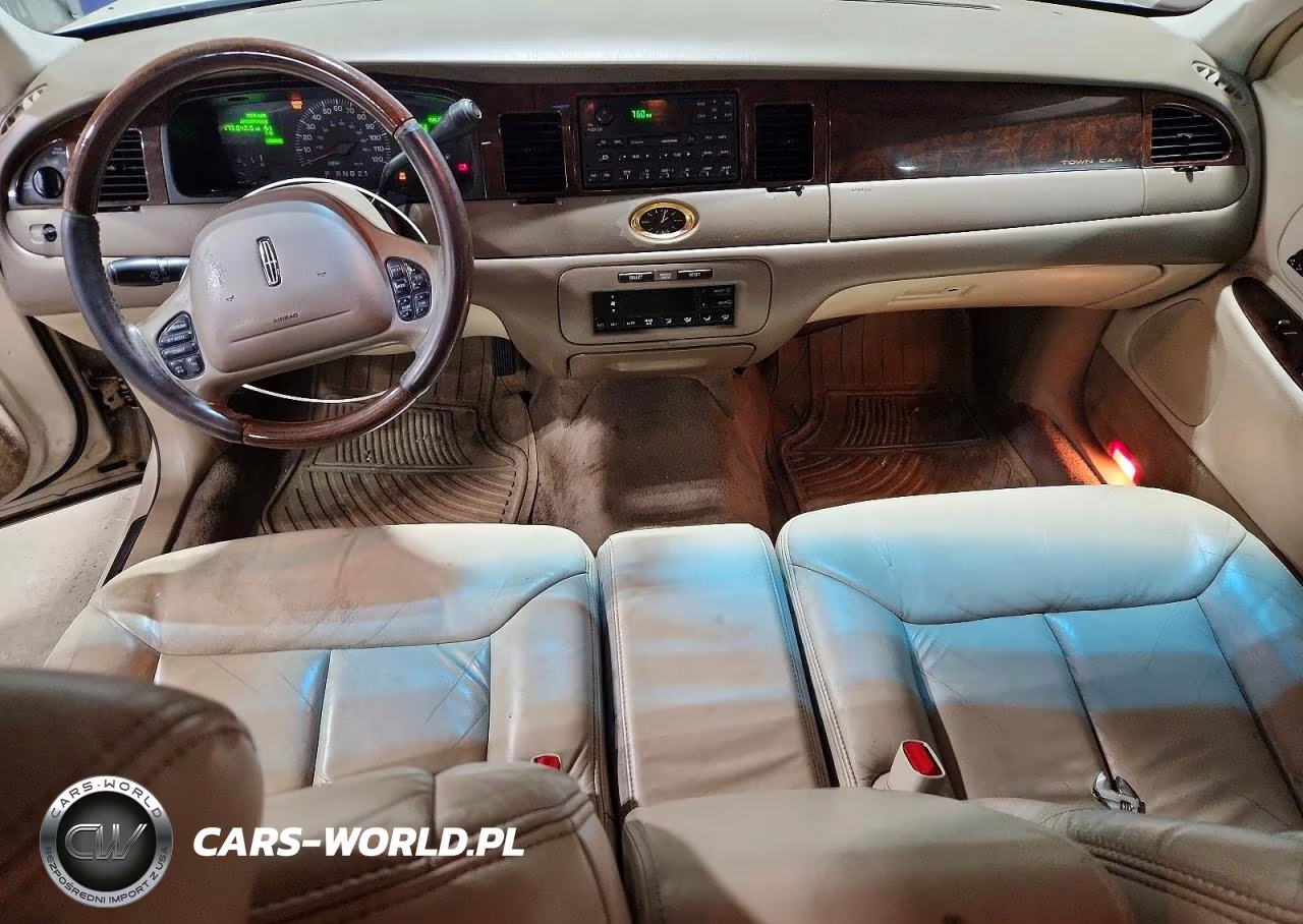 2000 Lincoln Town Car Cartier VIN:1LNHM83W1YY914126 - 8