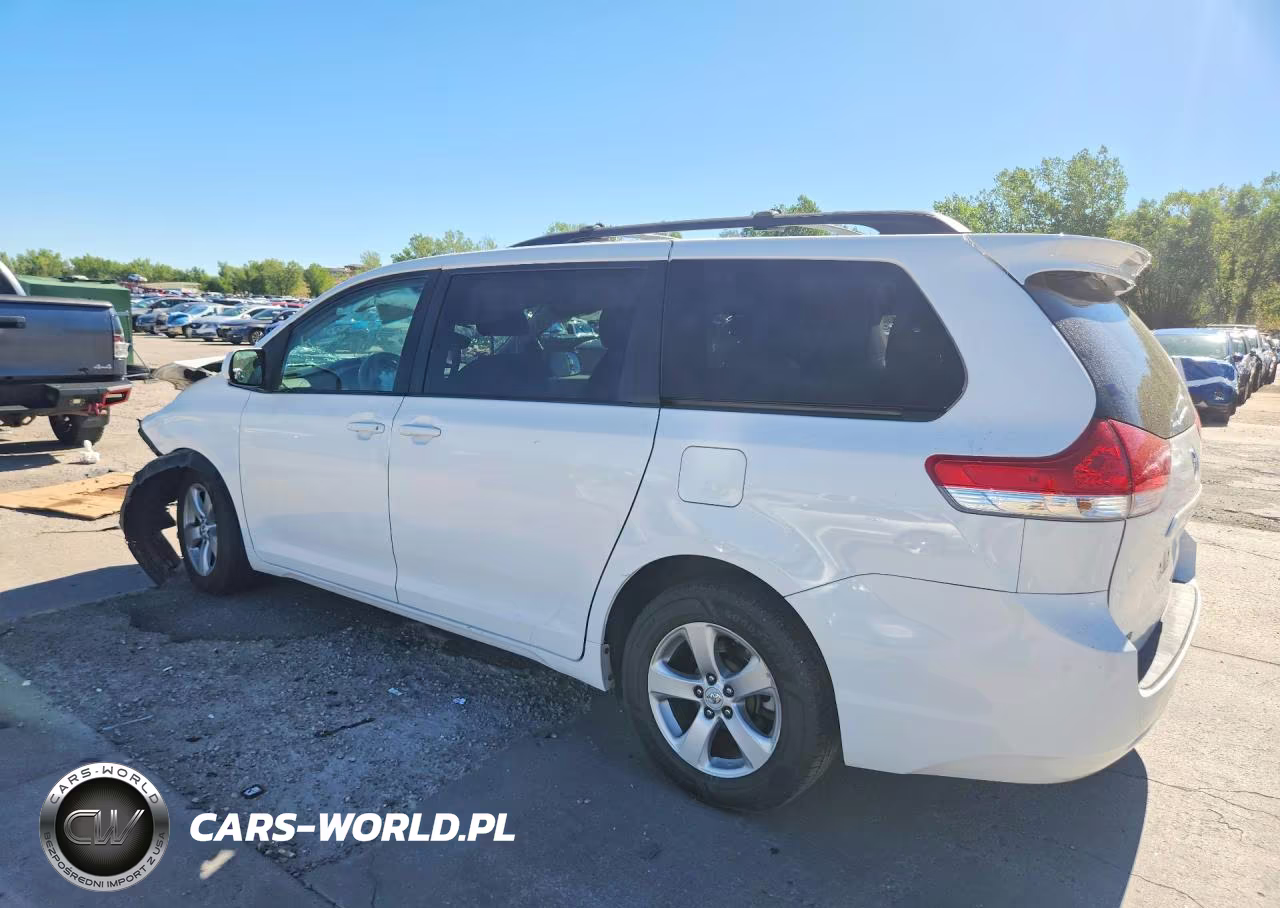 2011 Toyota Sienna Le VIN:5TDKK3DC9BS070847 - 2