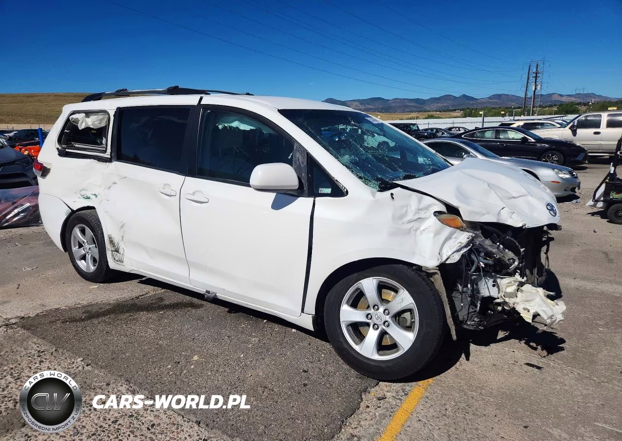 2011 Toyota Sienna Le VIN:5TDKK3DC9BS070847 - 4