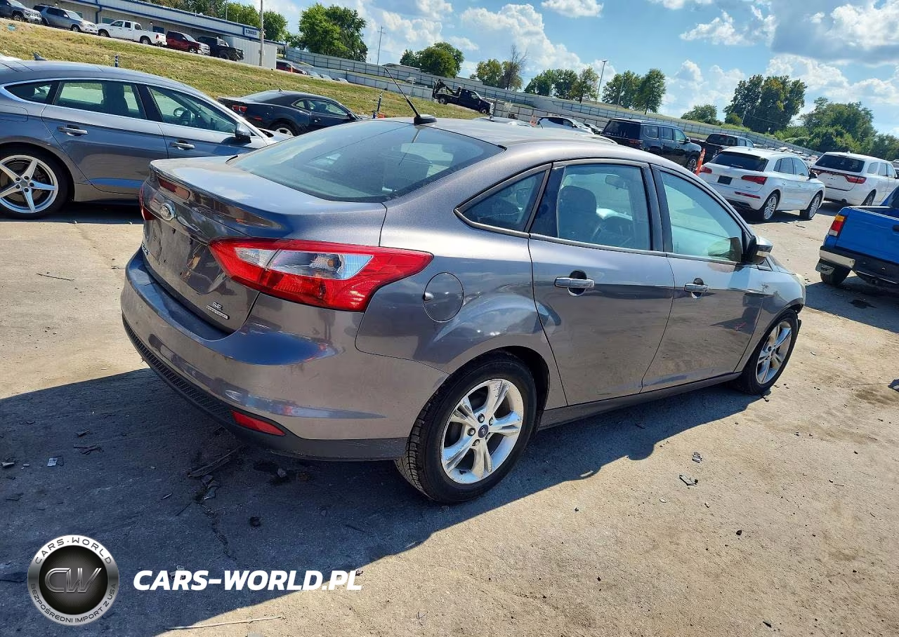 2014 Ford Focus Se VIN:1FADP3F27EL332665 - 3