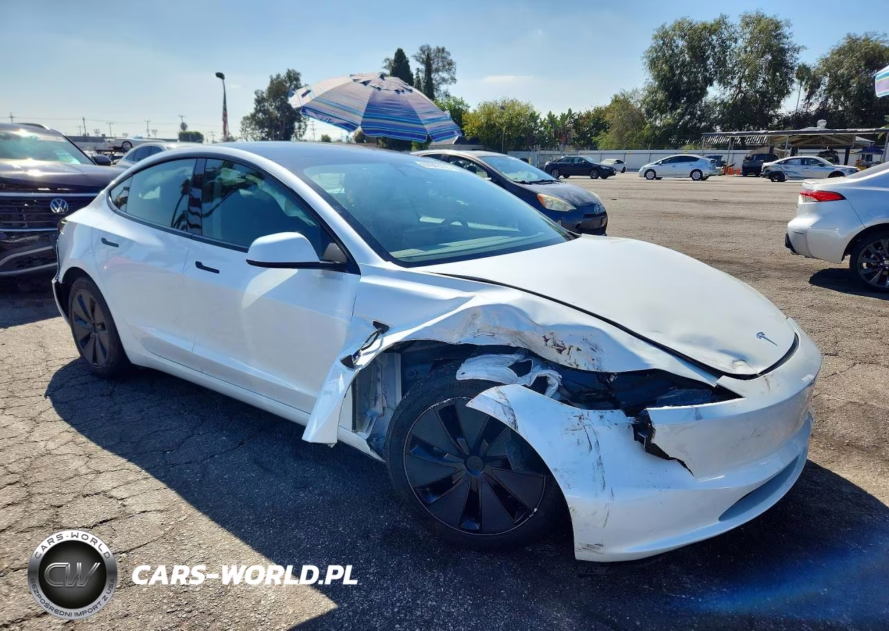 2025 Tesla Model 3 VIN:5YJ3E1EA2SF006036 - 4