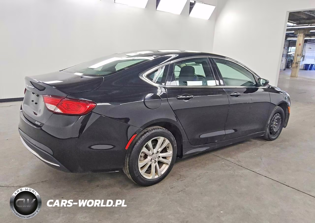 2016 Chrysler 200 Limited VIN:1C3CCCAB6GN102412 - 3