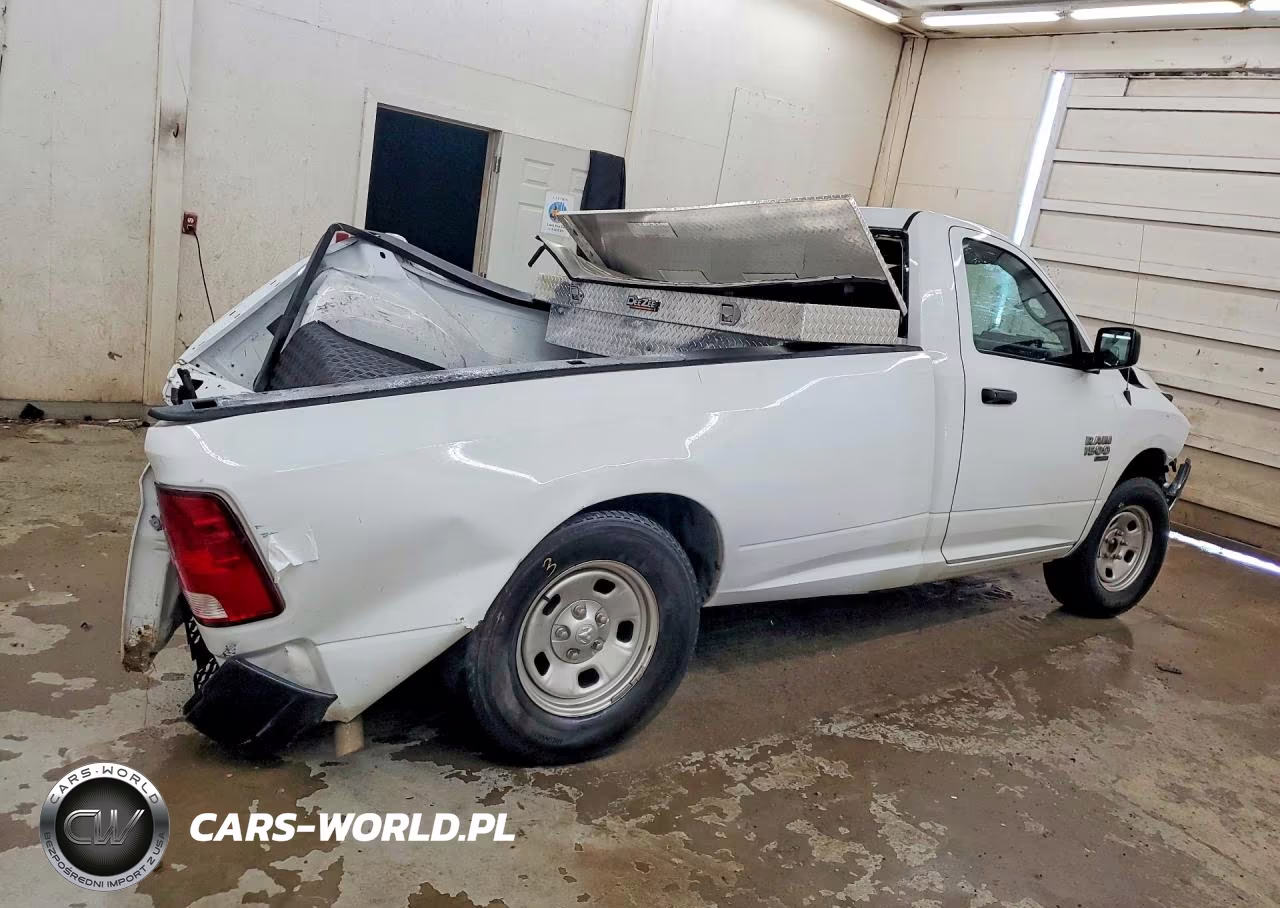 2023 Ram 1500 Classic Tradesman VIN:3C6JR6DG0PG550316 - 3