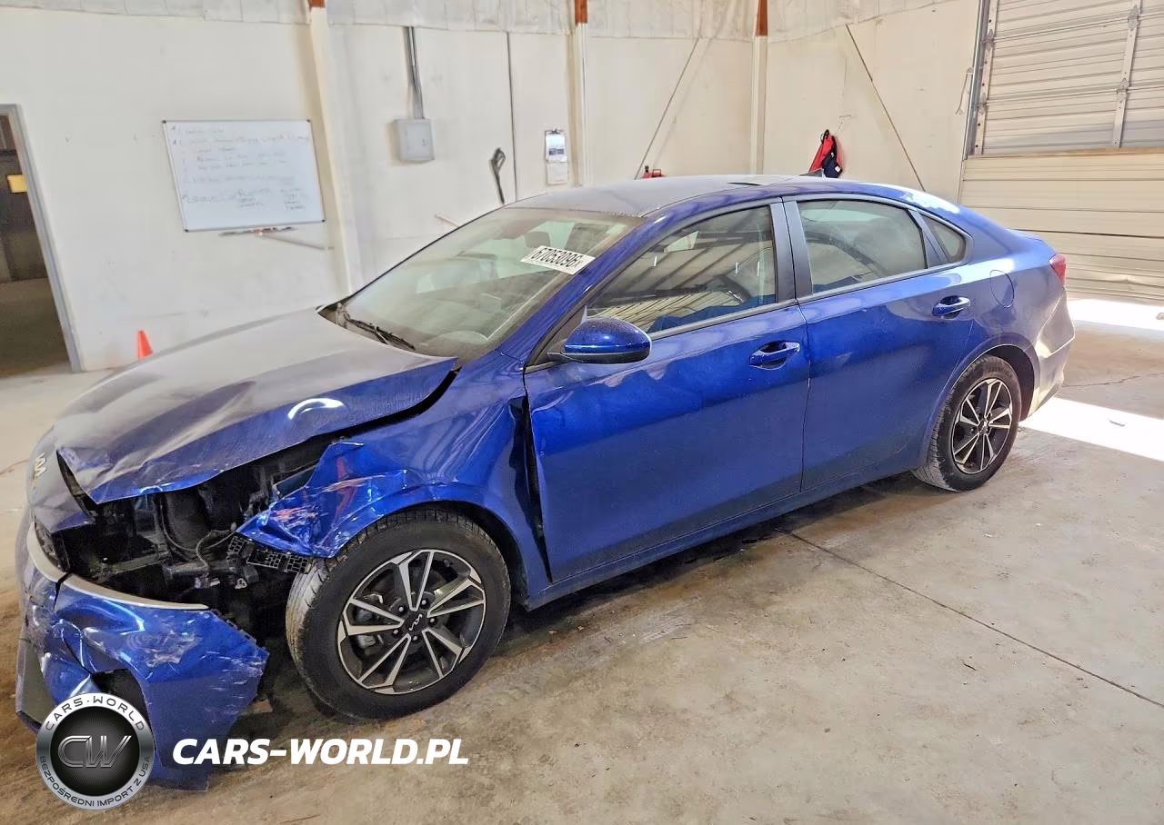 2024 Kia Forte Lxs – zdjęcie 1 z 12
