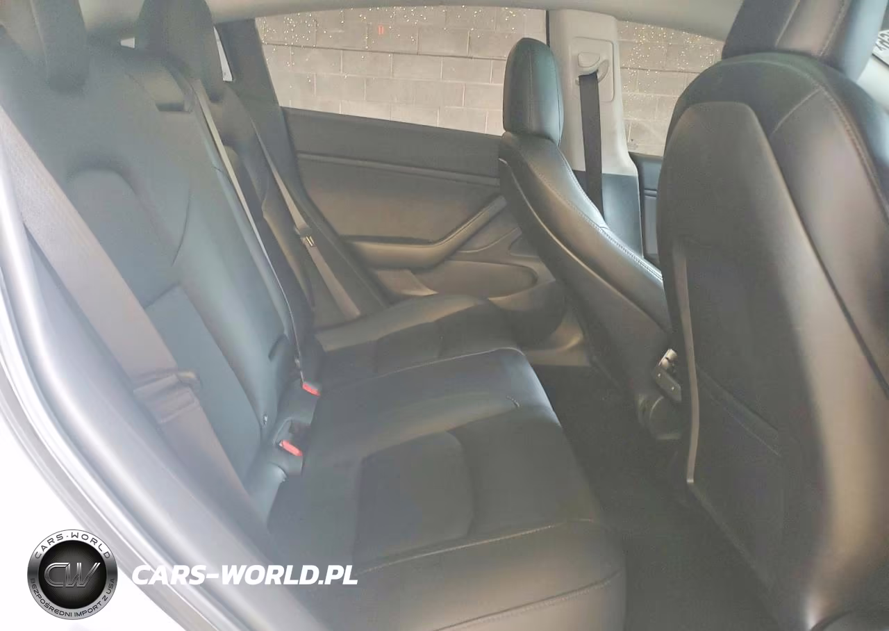 2018 Tesla Model 3 VIN:5YJ3E1EB8JF106570 - 10
