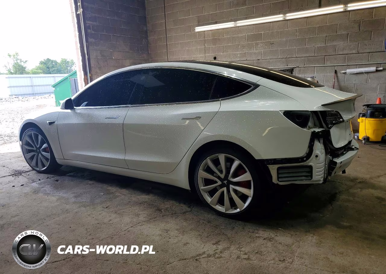 2018 Tesla Model 3 VIN:5YJ3E1EB8JF106570 - 2