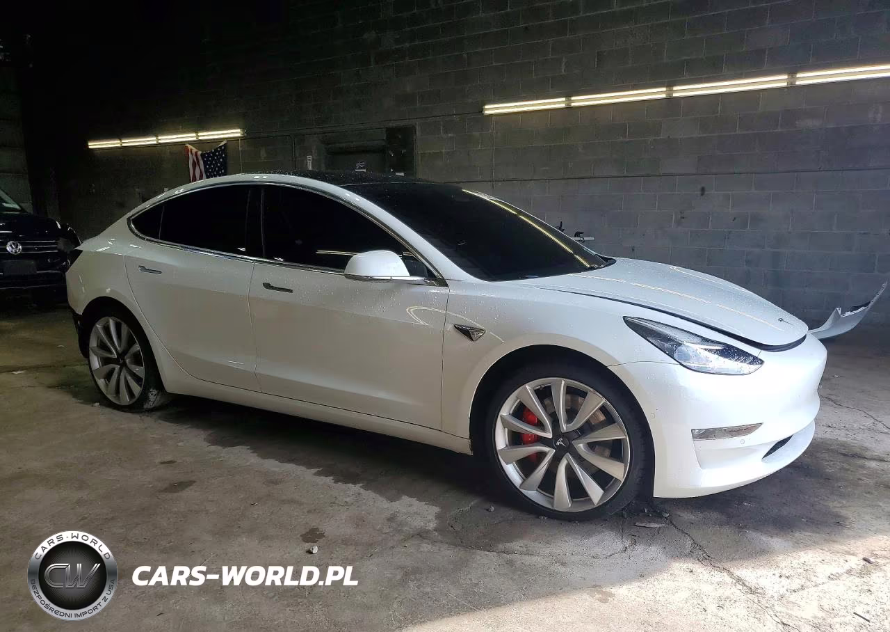 2018 Tesla Model 3 VIN:5YJ3E1EB8JF106570 - 4