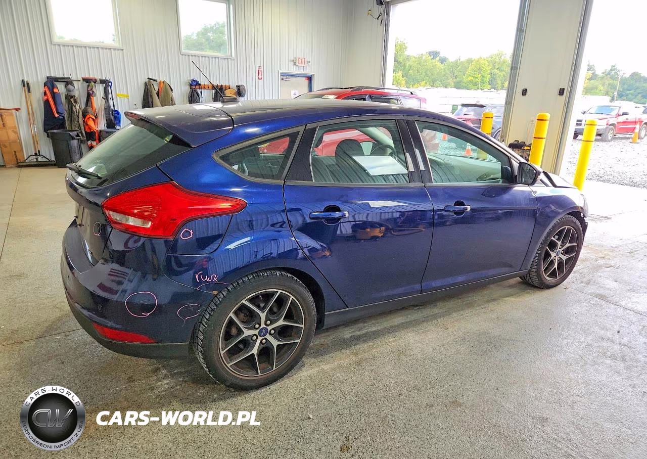 2017 Ford Focus Sel VIN:1FADP3M23HL213535 - 3