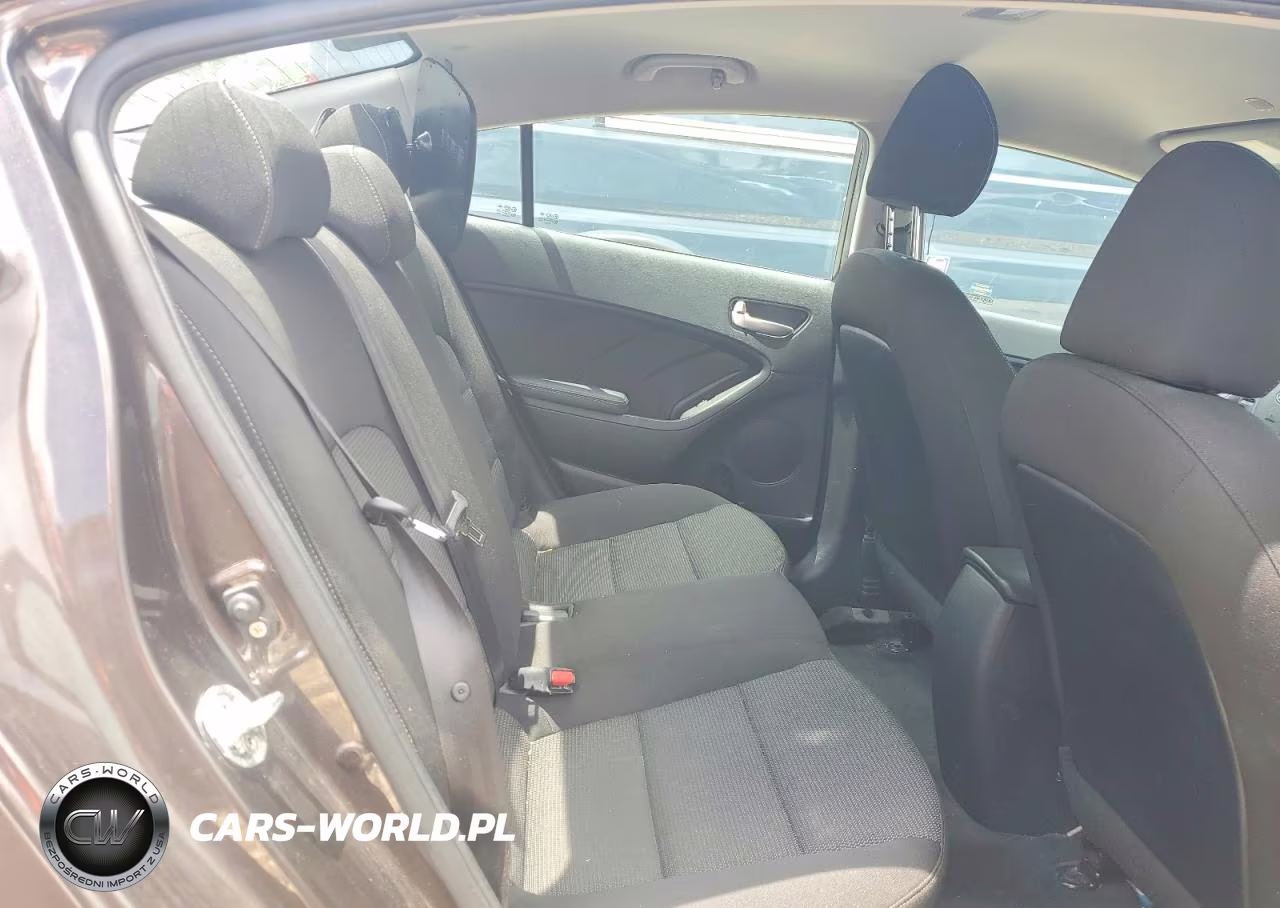 2018 Kia Forte Lx VIN:3KPFK4A74JE178705 - 10
