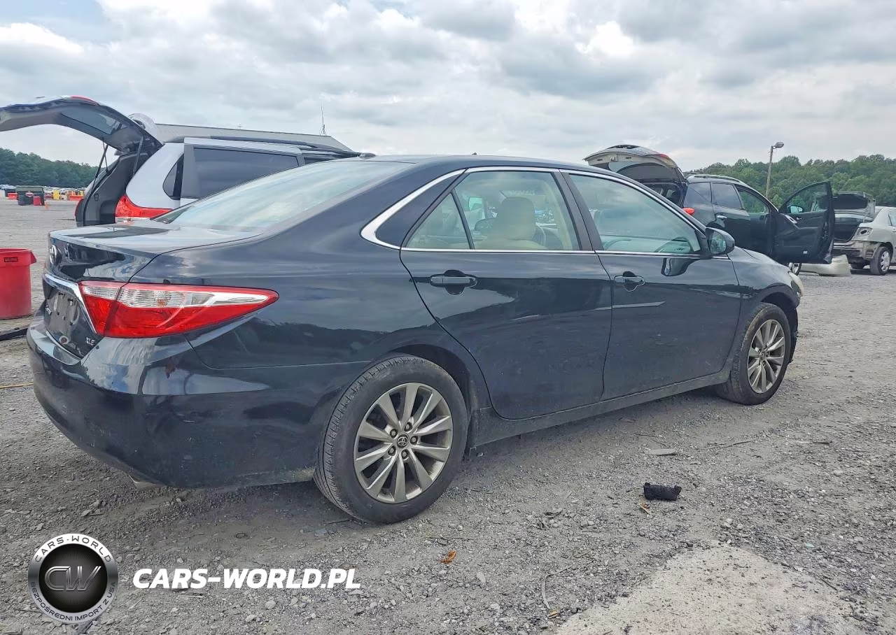 2016 Toyota Camry Xle VIN:4T4BF1FKXGR526159 - 3