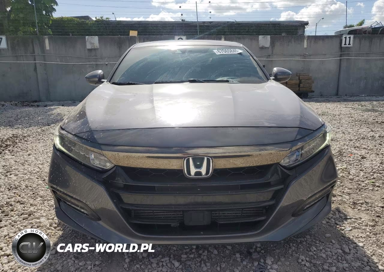 2018 Honda Accord Sport VIN:1HGCV2F39JA035404 - 5