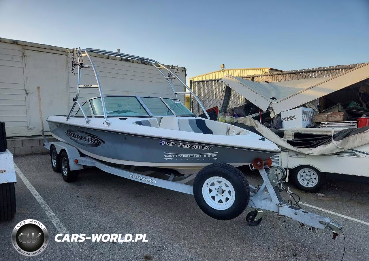 2003 Moomba Boat