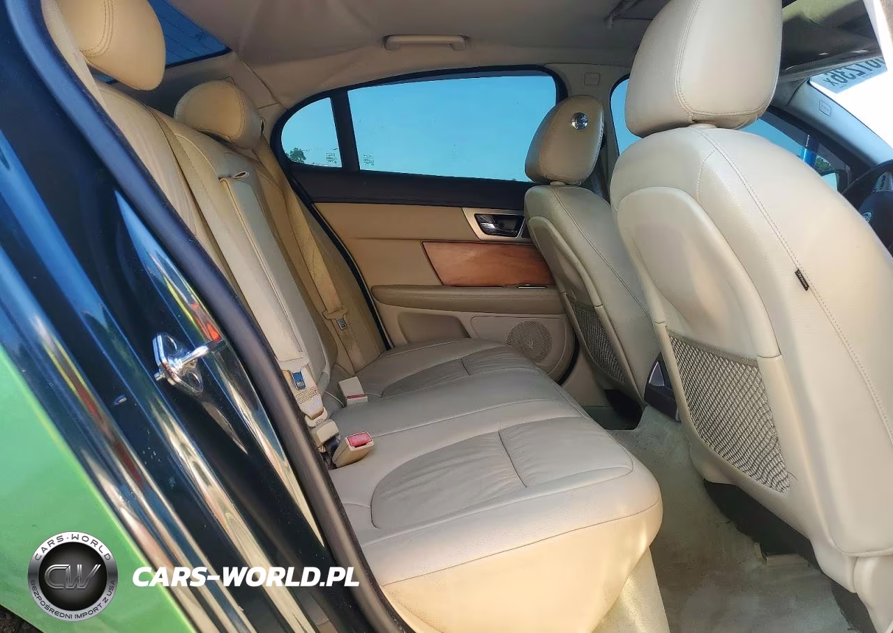 2010 Jaguar Xf Luxury VIN:SAJWA0FA5AHR54741 - 10