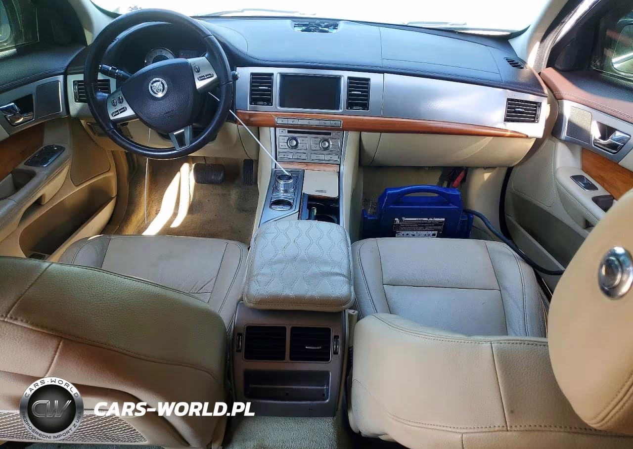 2010 Jaguar Xf Luxury VIN:SAJWA0FA5AHR54741 - 8