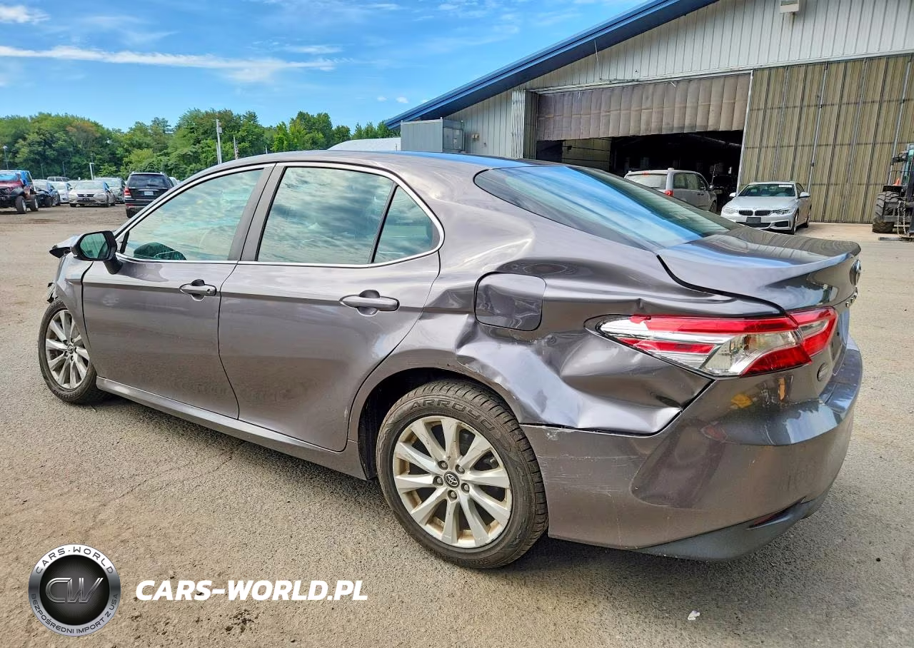 2018 Toyota Camry Le VIN:4T1B11HK1JU535054 - 2
