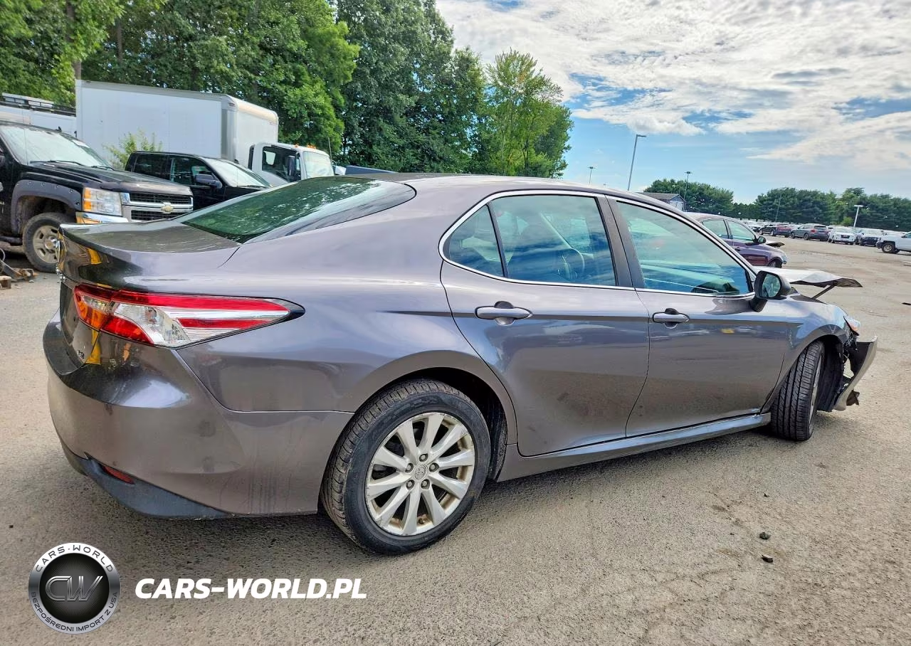 2018 Toyota Camry Le VIN:4T1B11HK1JU535054 - 3