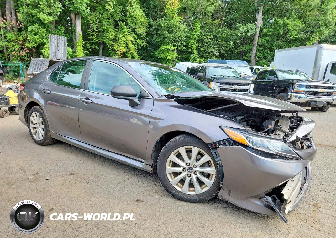 2018 Toyota Camry Le VIN:4T1B11HK1JU535054 - 4