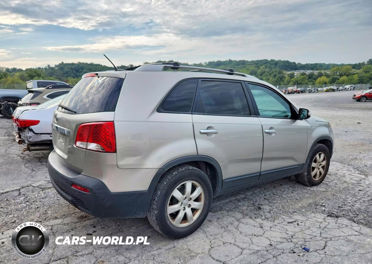 2013 Kia Sorento Lx VIN:5XYKT3A6XDG319751 - 3