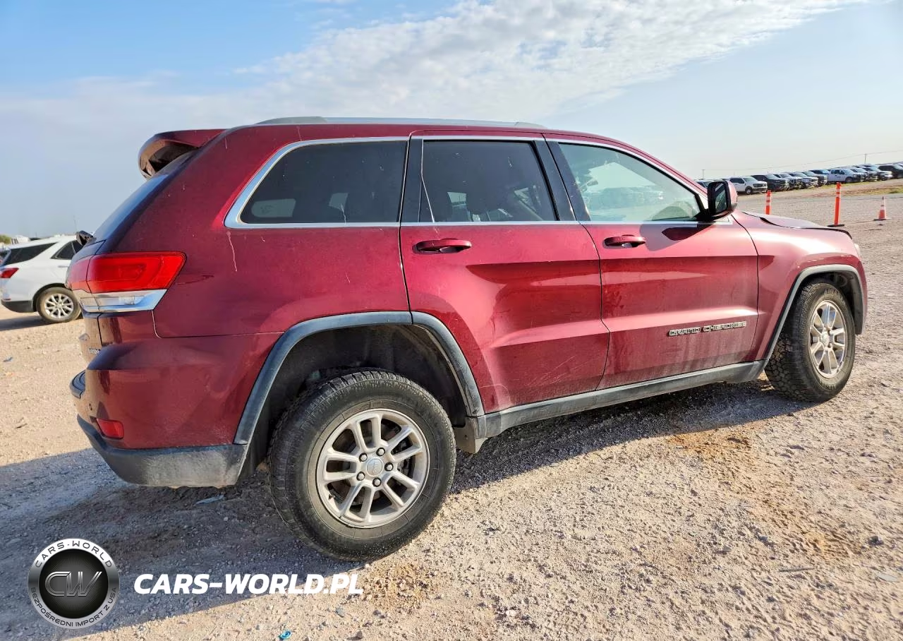 2018 Jeep Grand Cherokee Laredo VIN:1C4RJFAG4JC432173 - 3