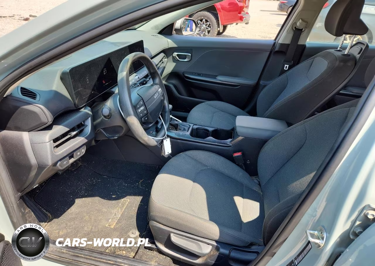 2025 Kia K4 Lxs VIN:3KPFT4DE2SE228512 - 7