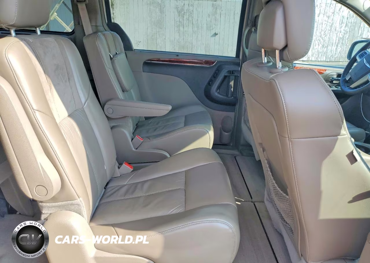 2013 Chrysler Town & Country Limited VIN:2C4RC1GG8DR661214 - 11