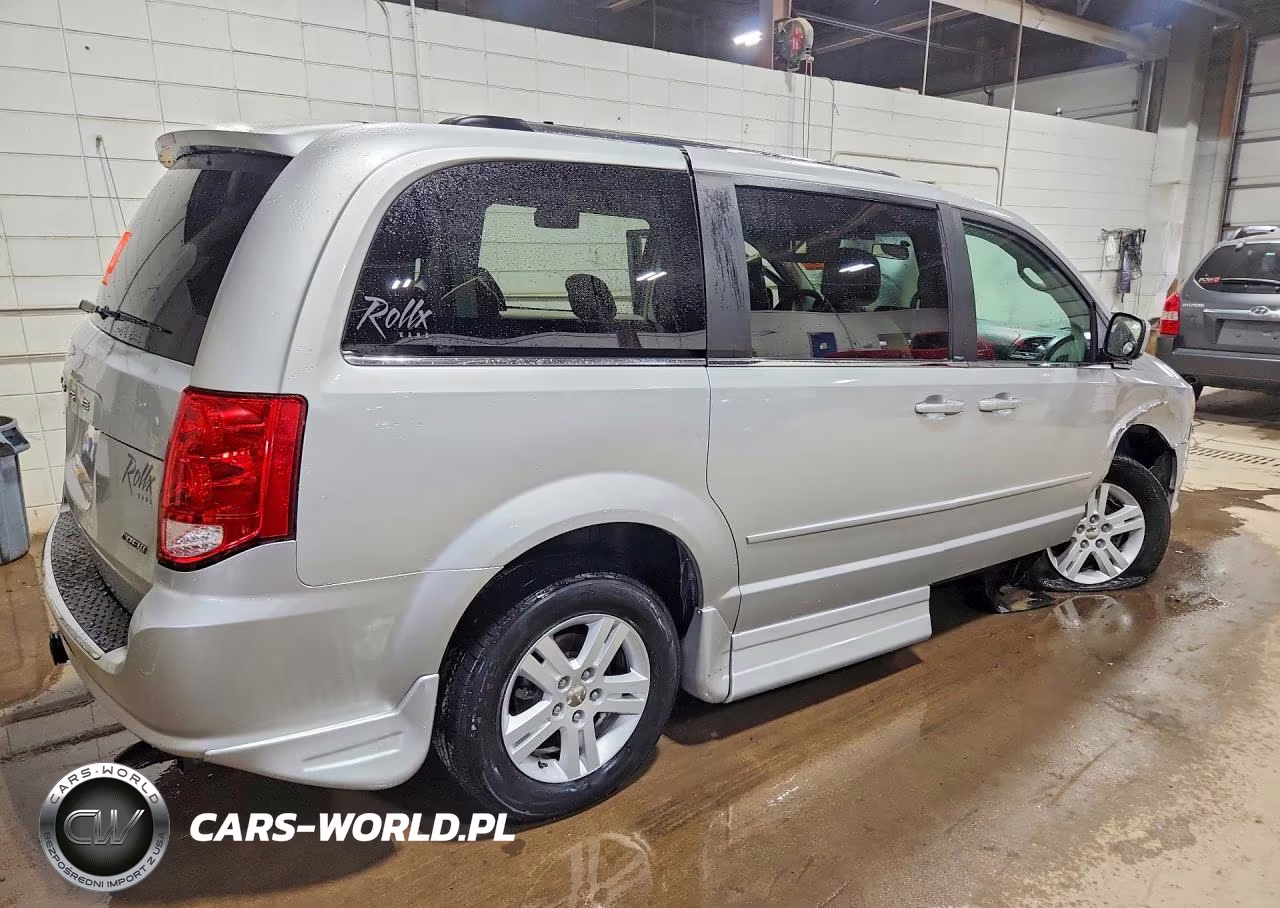 2011 Dodge Grand Caravan Crew VIN:2D4RN5DG8BR629241 - 3