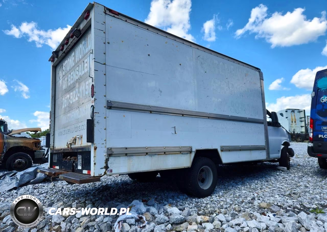2004 GMC Savana Cutaway G3500 Box Truck VIN:1GDHG31U941905169 - 3
