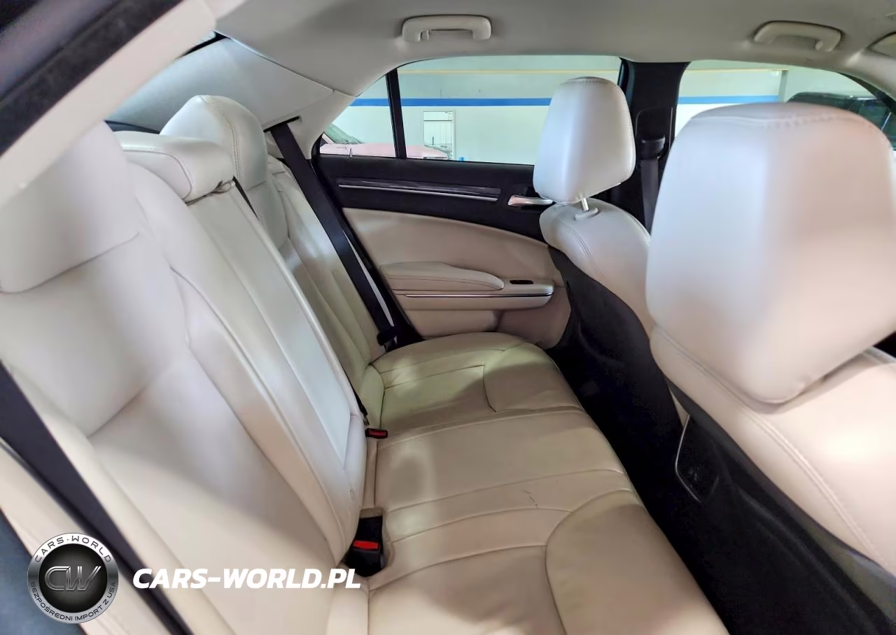 2017 Chrysler 300 Limited VIN:2C3CCAAG8HH668338 - 10