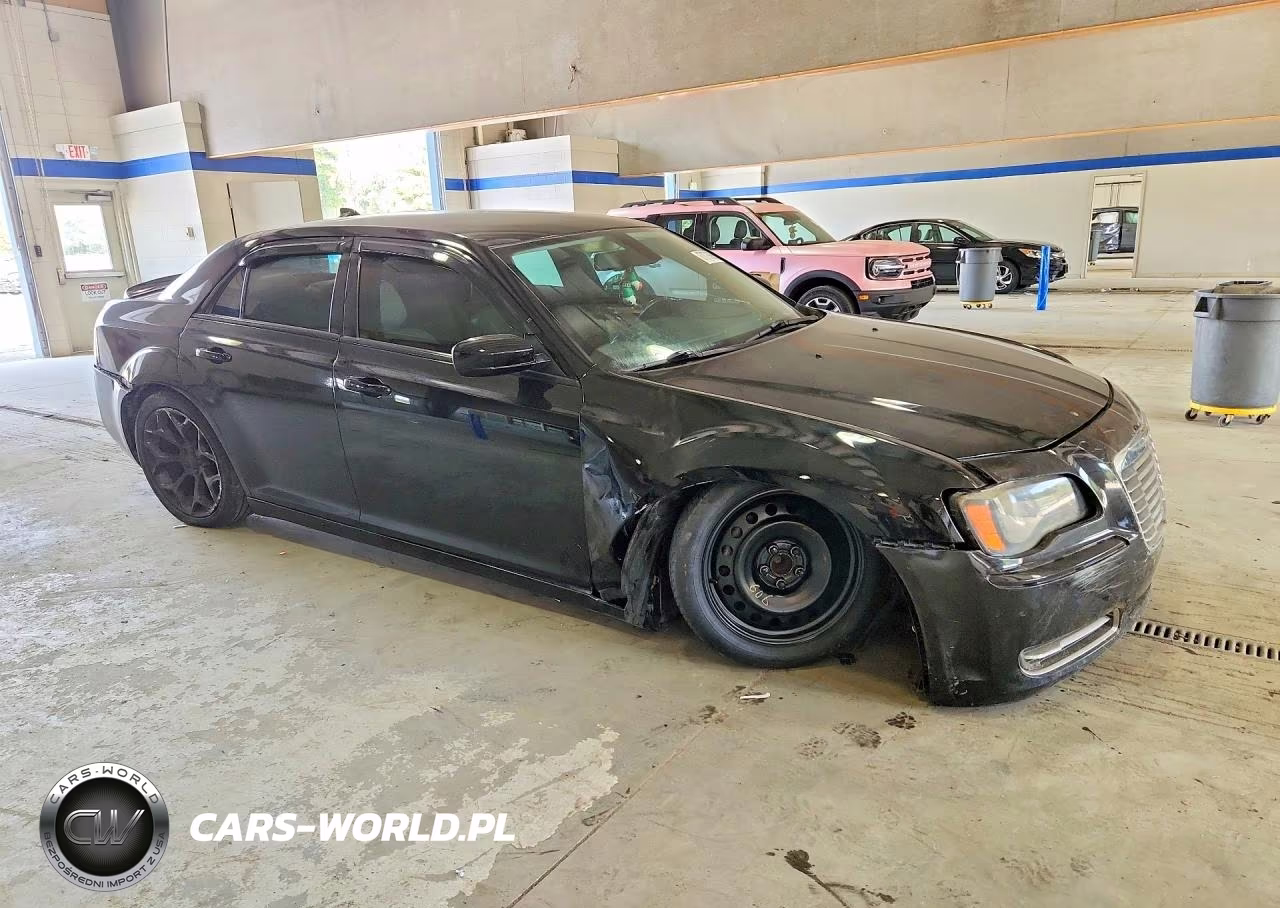 2017 Chrysler 300 Limited VIN:2C3CCAAG8HH668338 - 4