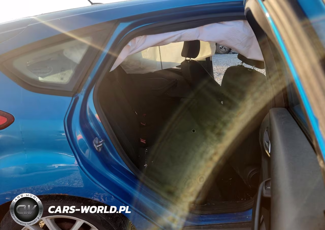 2017 Ford Focus Se VIN:1FADP3K20HL212300 - 10