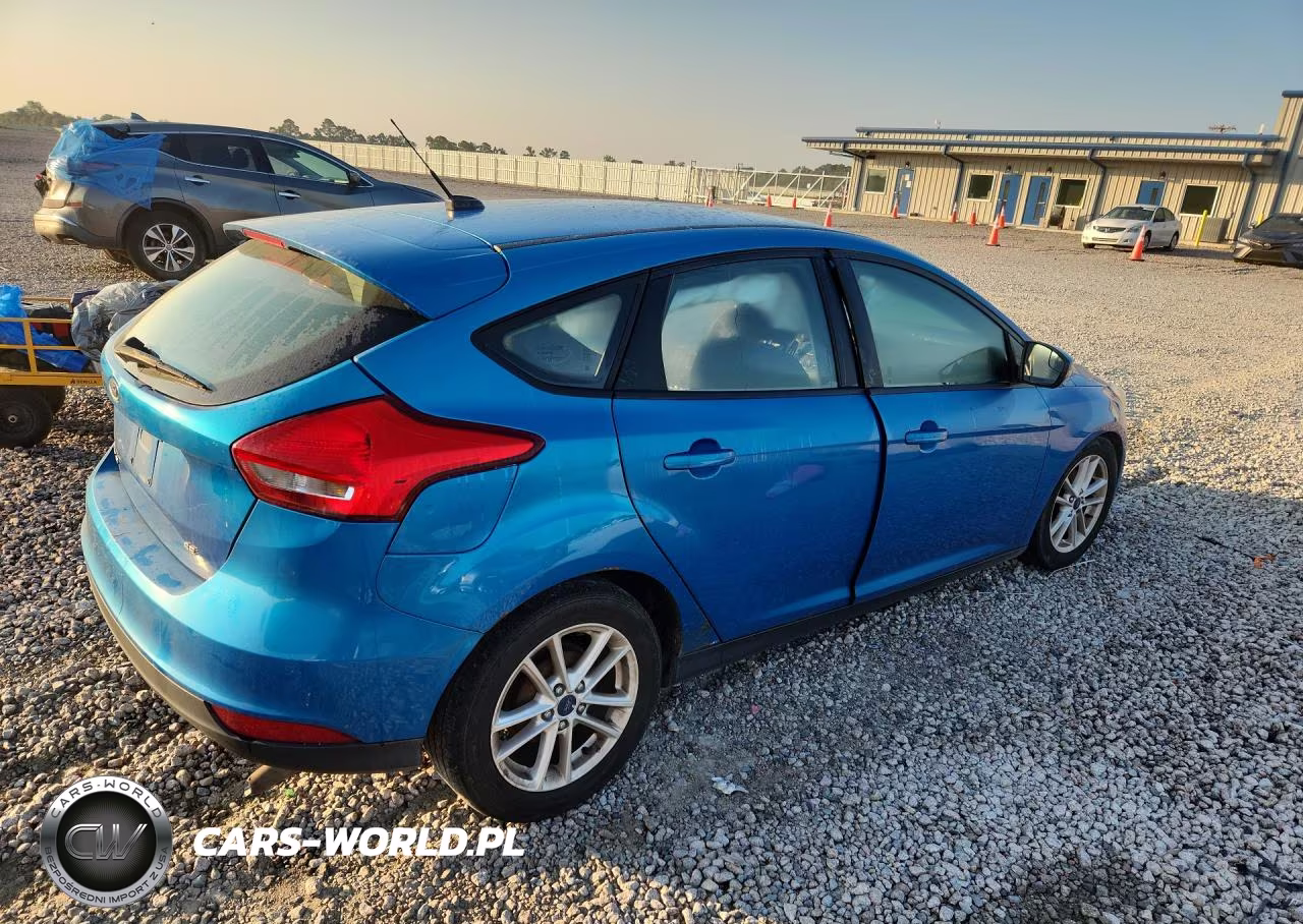 2017 Ford Focus Se VIN:1FADP3K20HL212300 - 3