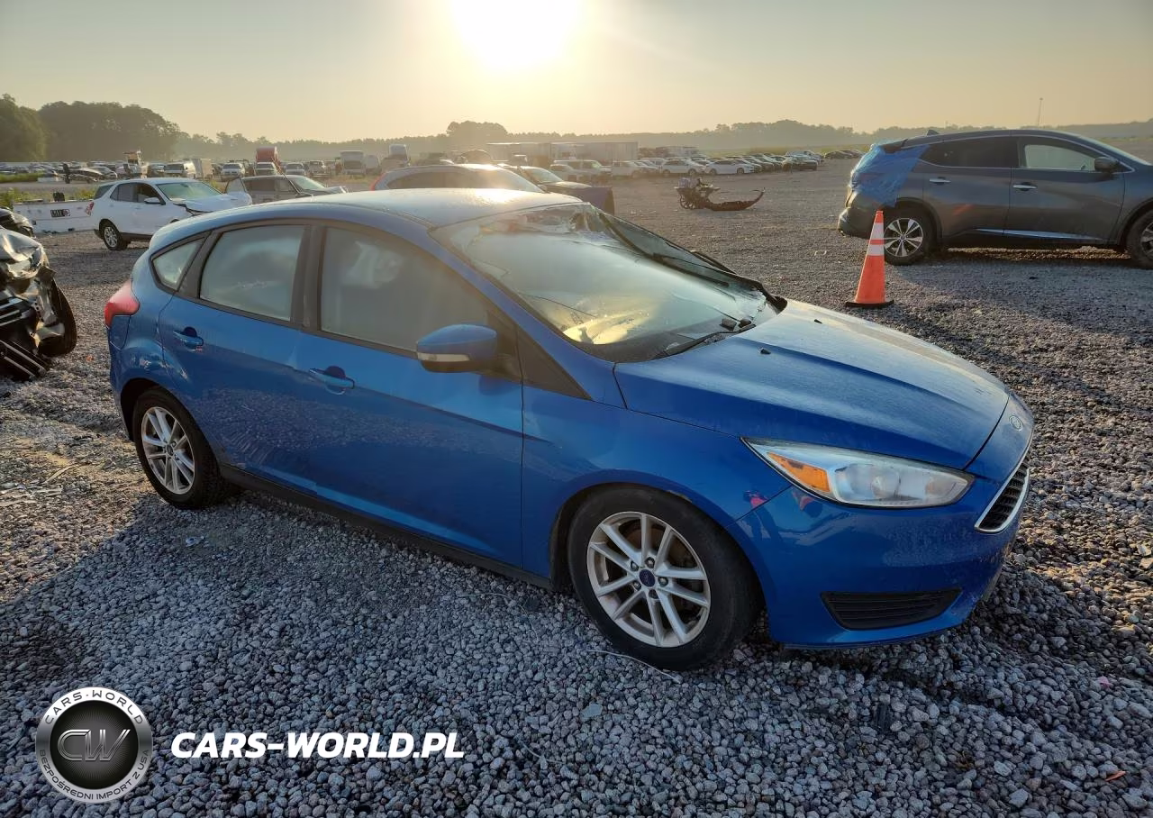 2017 Ford Focus Se VIN:1FADP3K20HL212300 - 4