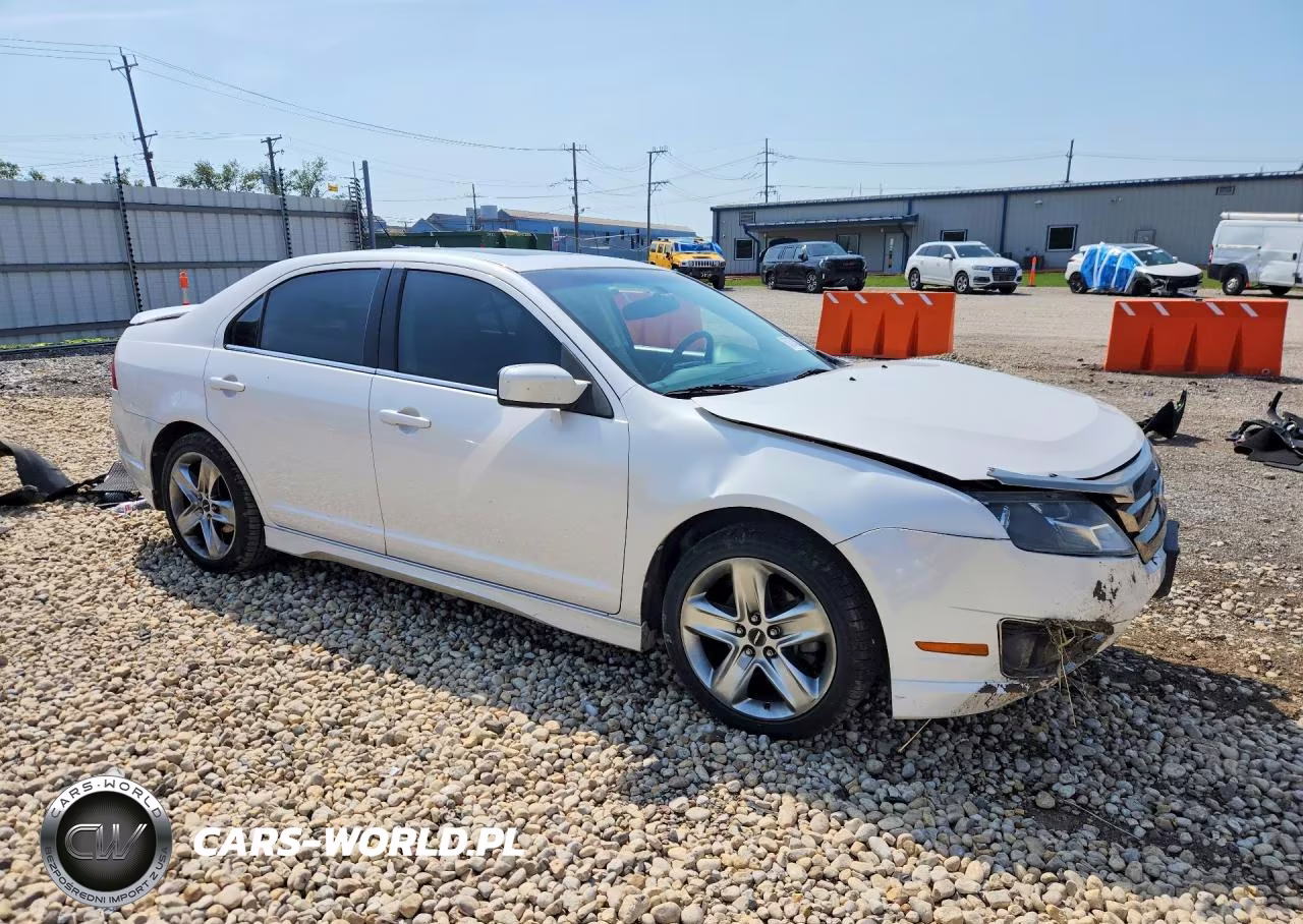 2011 Ford Fusion Sport VIN:3FAHP0KCXBR126638 - 4