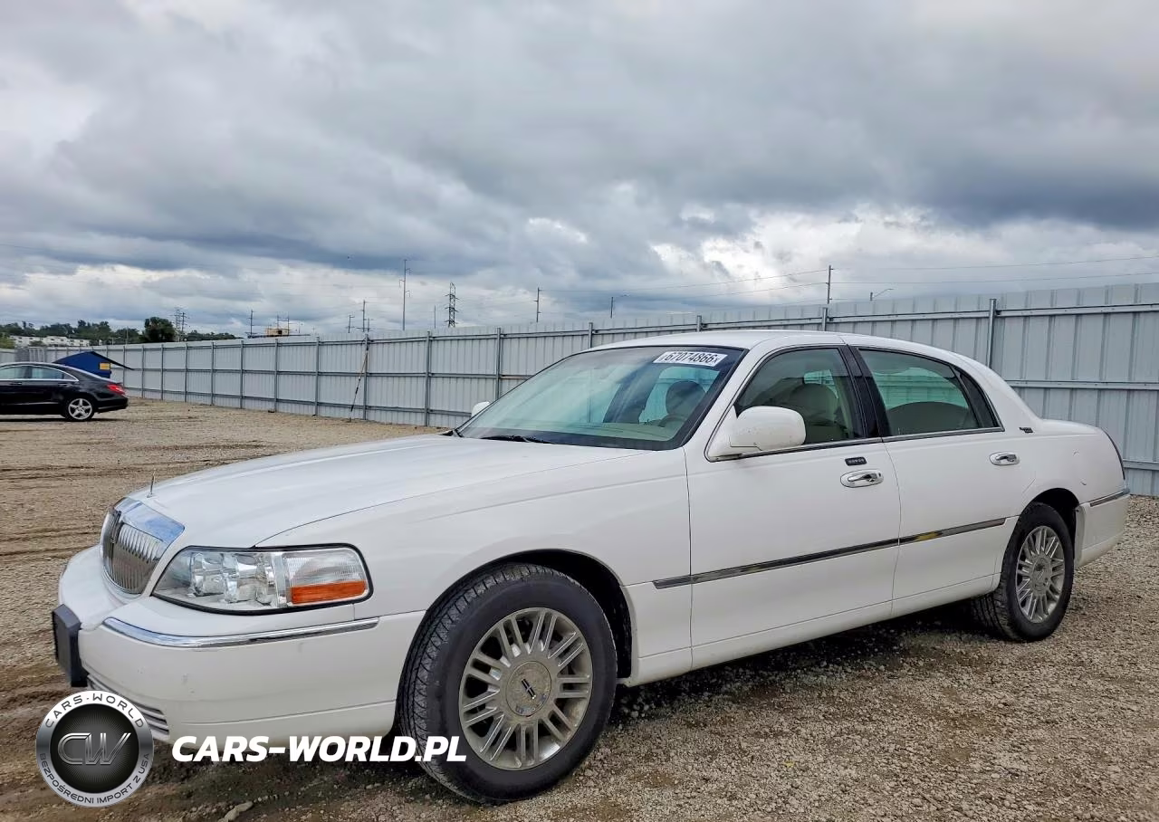 2009 Lincoln Town Car Signature Limited VIN:2LNHM82V99X614201 - 1