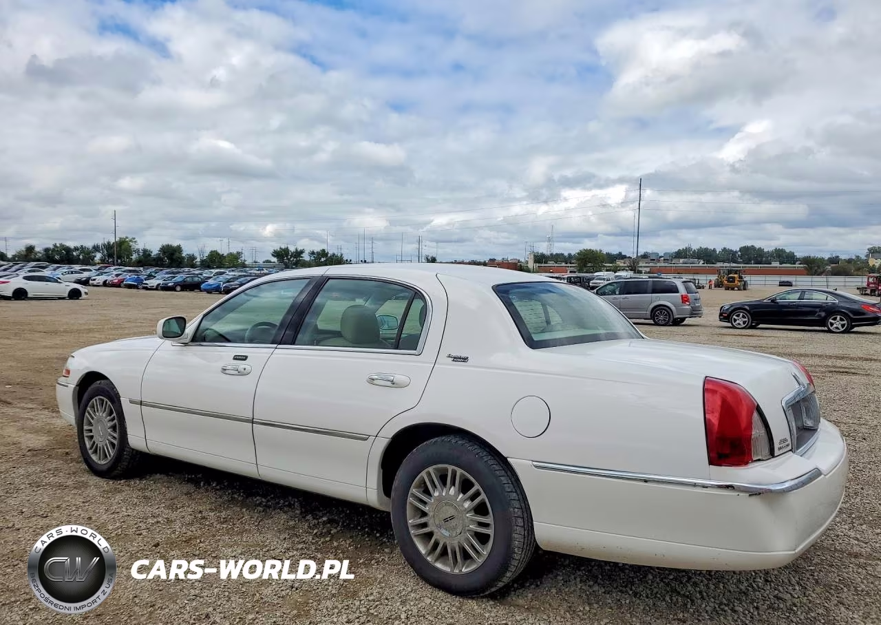 2009 Lincoln Town Car Signature Limited VIN:2LNHM82V99X614201 - 2