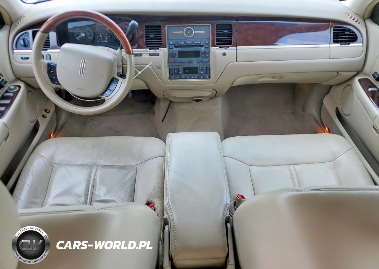2009 Lincoln Town Car Signature Limited VIN:2LNHM82V99X614201 - 8
