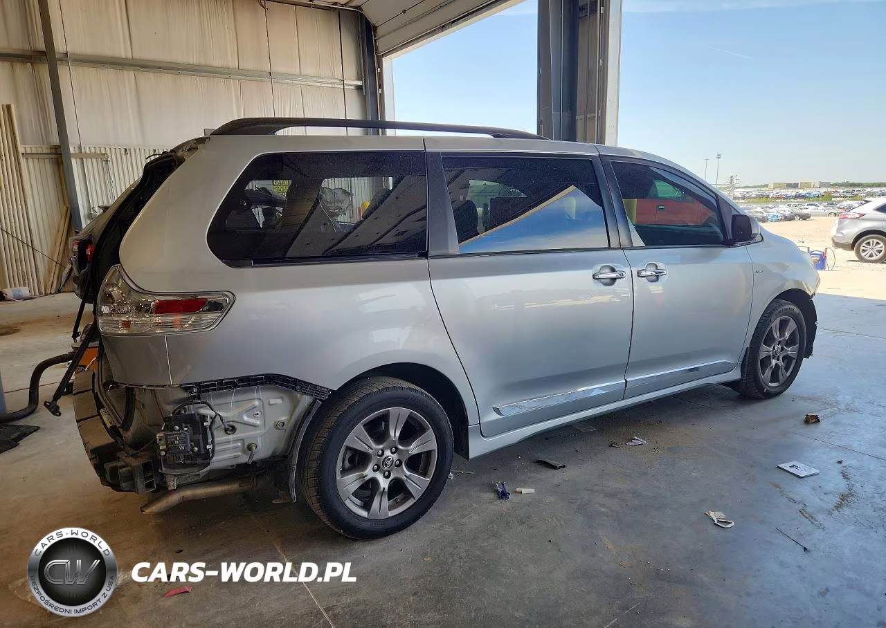 2019 Toyota Sienna Se Premium 7-Passenger VIN:5TDEZ3DC8KS216924 - 3