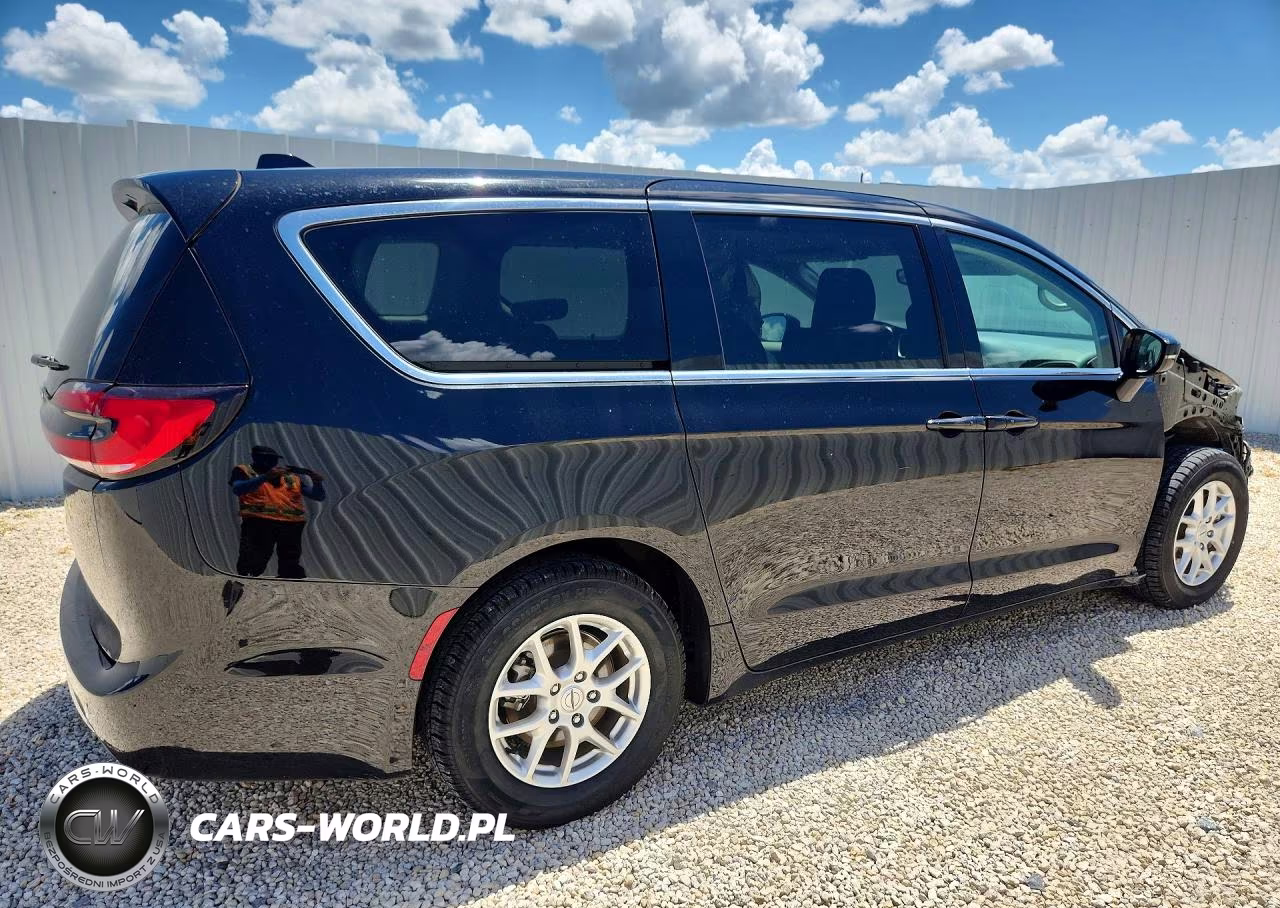 2024 Chrysler Pacifica Touring L VIN:2C4RC1BG4RR167866 - 3