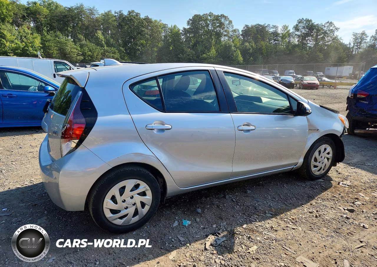 2016 Toyota Prius C Two VIN:JTDKDTB35G1117566 - 3