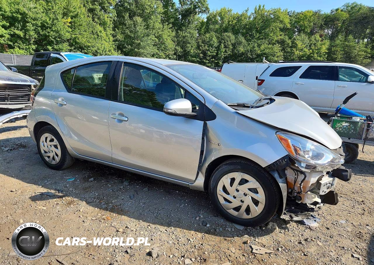 2016 Toyota Prius C Two VIN:JTDKDTB35G1117566 - 4