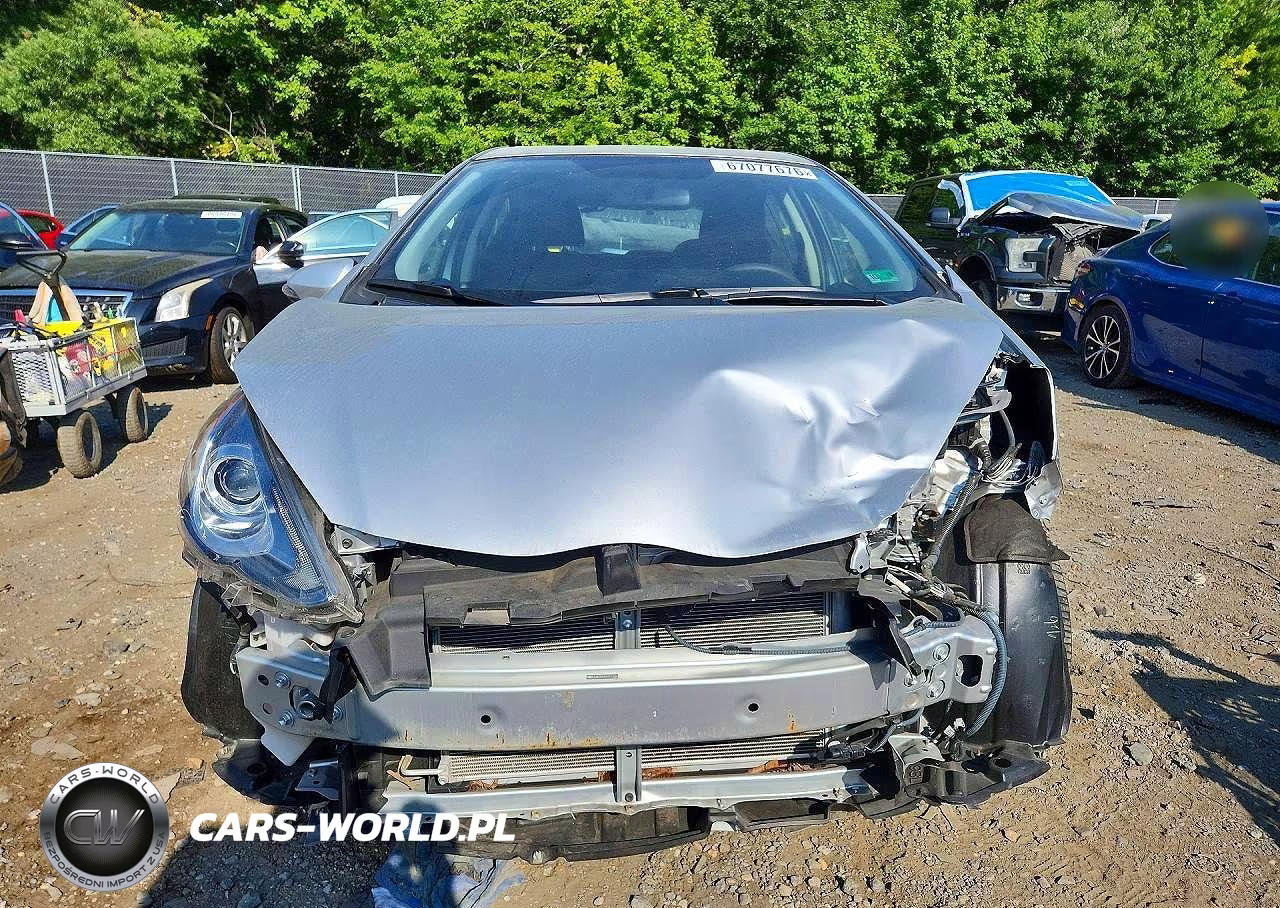 2016 Toyota Prius C Two VIN:JTDKDTB35G1117566 - 5