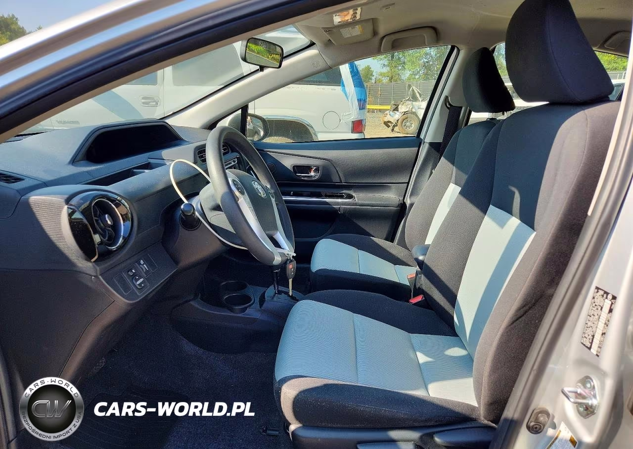 2016 Toyota Prius C Two VIN:JTDKDTB35G1117566 - 7