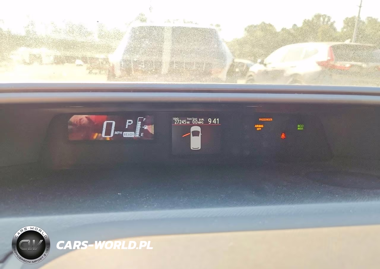 2016 Toyota Prius C Two VIN:JTDKDTB35G1117566 - 9
