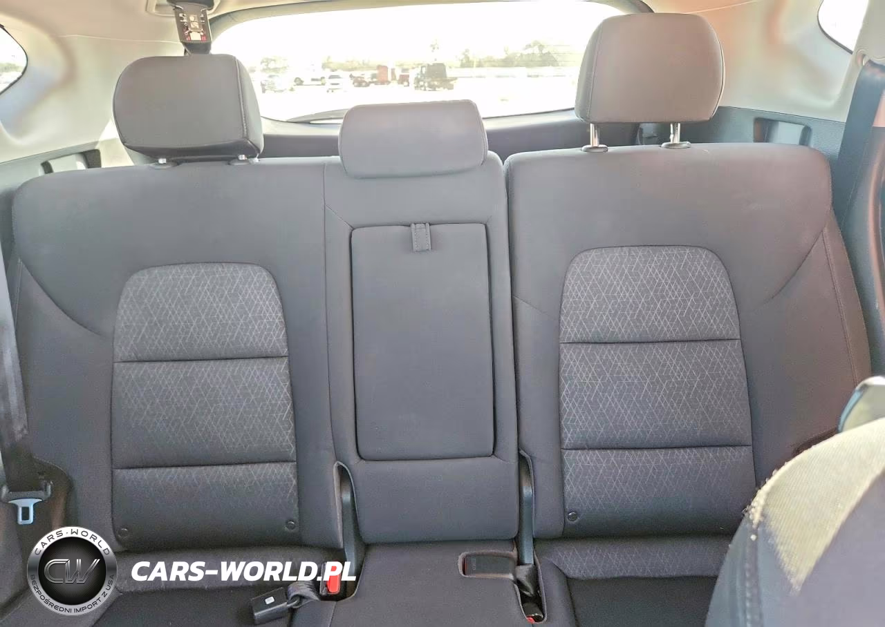 2017 Hyundai Tucson Value VIN:KM8J33A28HU563097 - 10