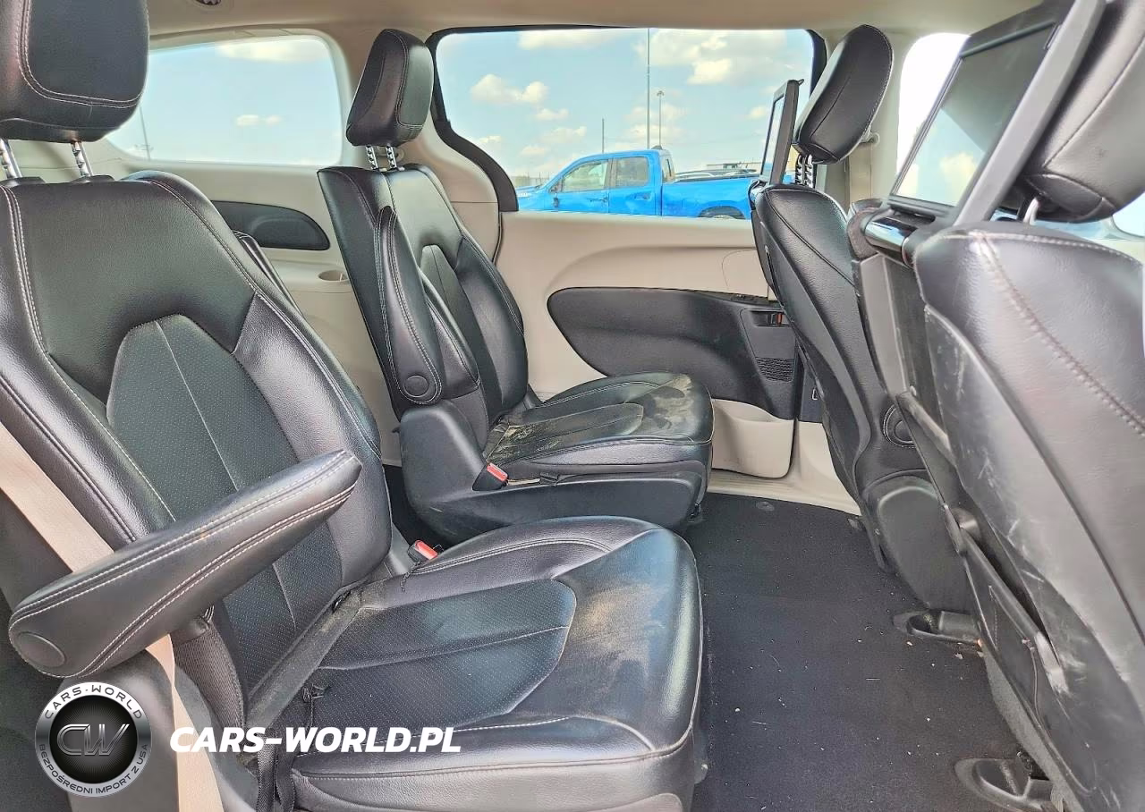 2022 Chrysler Pacifica Hybrid Touring L VIN:2C4RC1L78NR126701 - 11