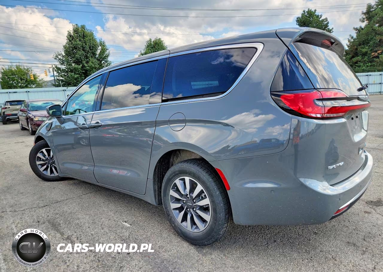 2022 Chrysler Pacifica Hybrid Touring L VIN:2C4RC1L78NR126701 - 2