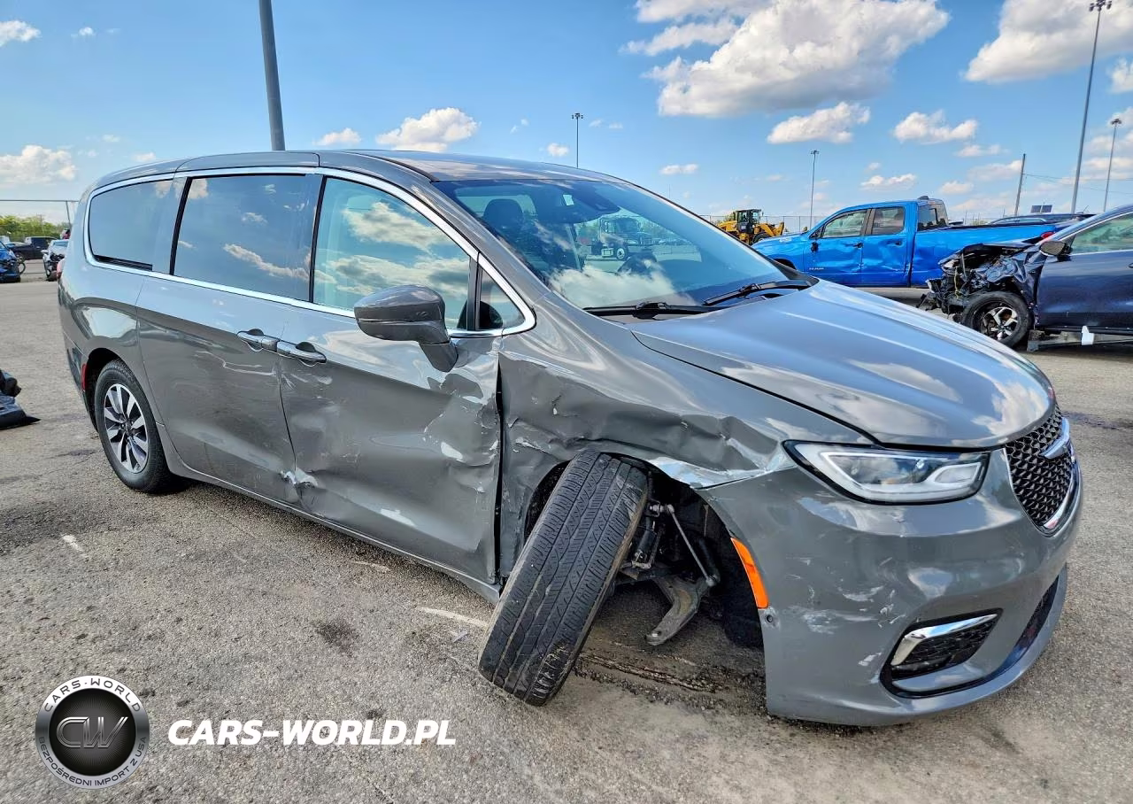 2022 Chrysler Pacifica Hybrid Touring L VIN:2C4RC1L78NR126701 - 4