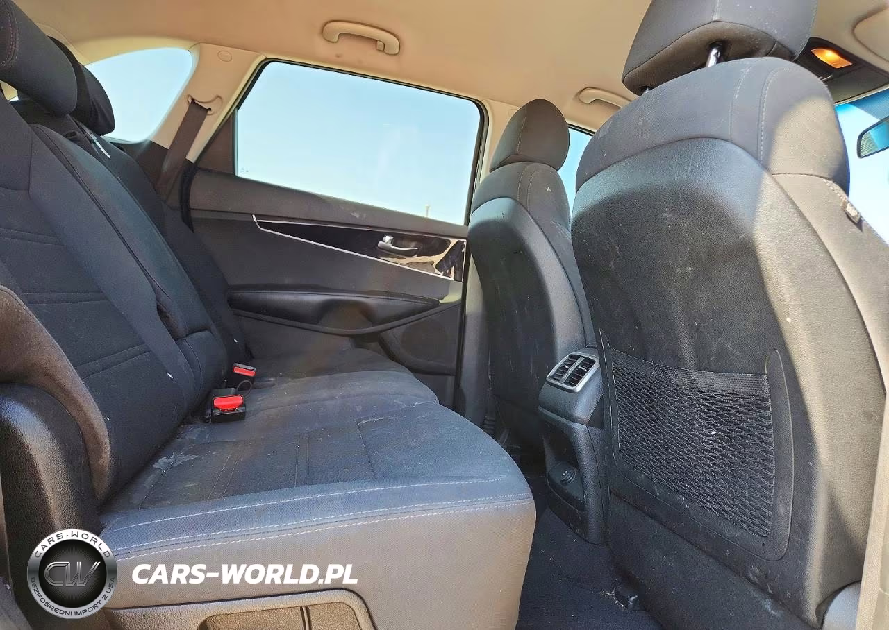 2018 Kia Sorento L VIN:5XYPG4A33JG427484 - 11
