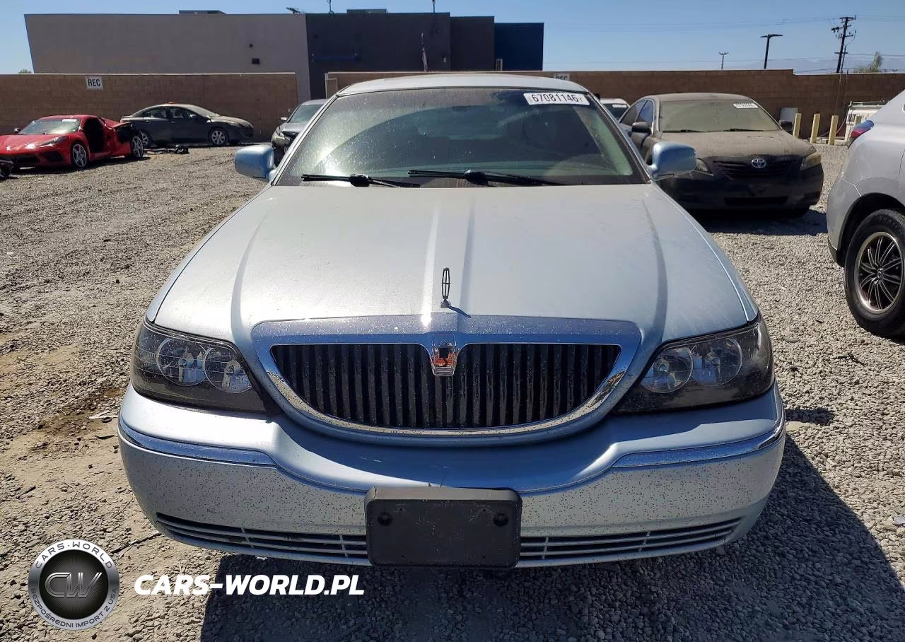 2007 Lincoln Town Car Signature Limited VIN:1LNHM82W07Y606820 - 5